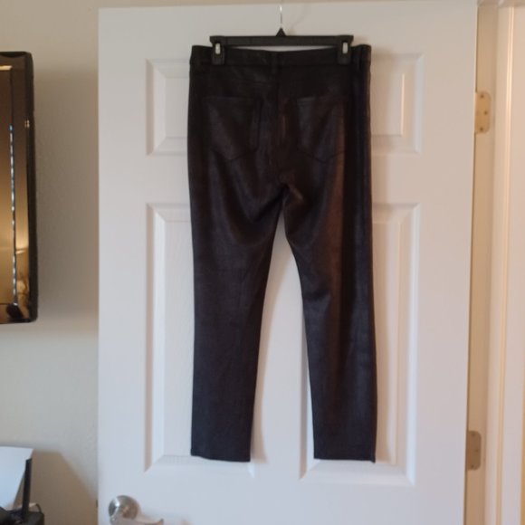 EUC Liverpool Black Faux Leather Pebble Print Madonna Leggings Size 8P - Picture 5 of 10